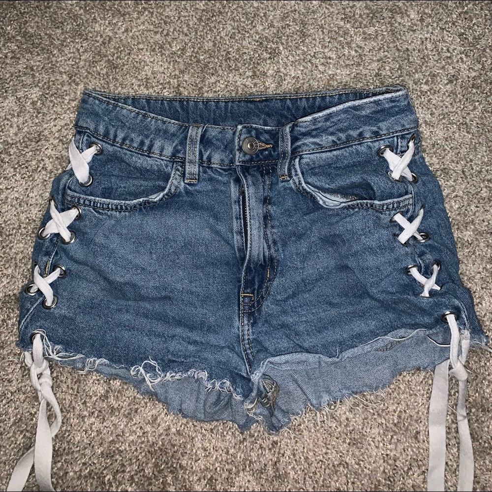 Divided H&M Blue & White Laced Jean shorts size 4 - Picture 3 of 10